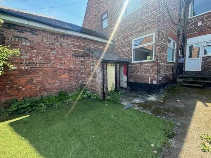 92 Bidston Av, Birkenhead for sale - Building Photo - Image 3 of 8