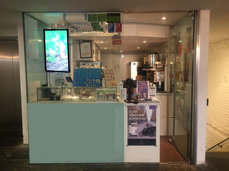 1-12 Tower Hill Ter, Londres à louer - Photo du bâtiment - Image 2 de 4