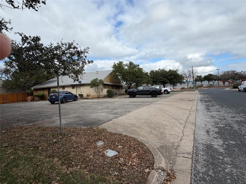 2615 Western Trails Blvd, Austin, TX for sale - Building Photo - Image 3 of 5