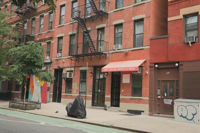 547 E 12th St, New York, NY à louer - Photo du bâtiment - Image 3 de 3