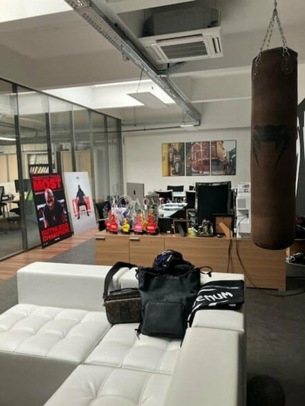 Flex in Rungis for lease - Interior Photo - Image 3 of 5