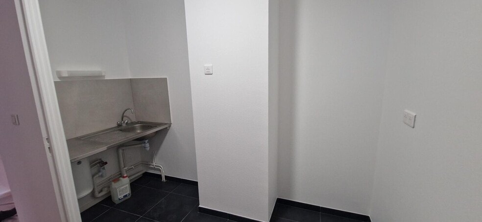 Office in Rennes for lease - Interior Photo - Image 3 of 7