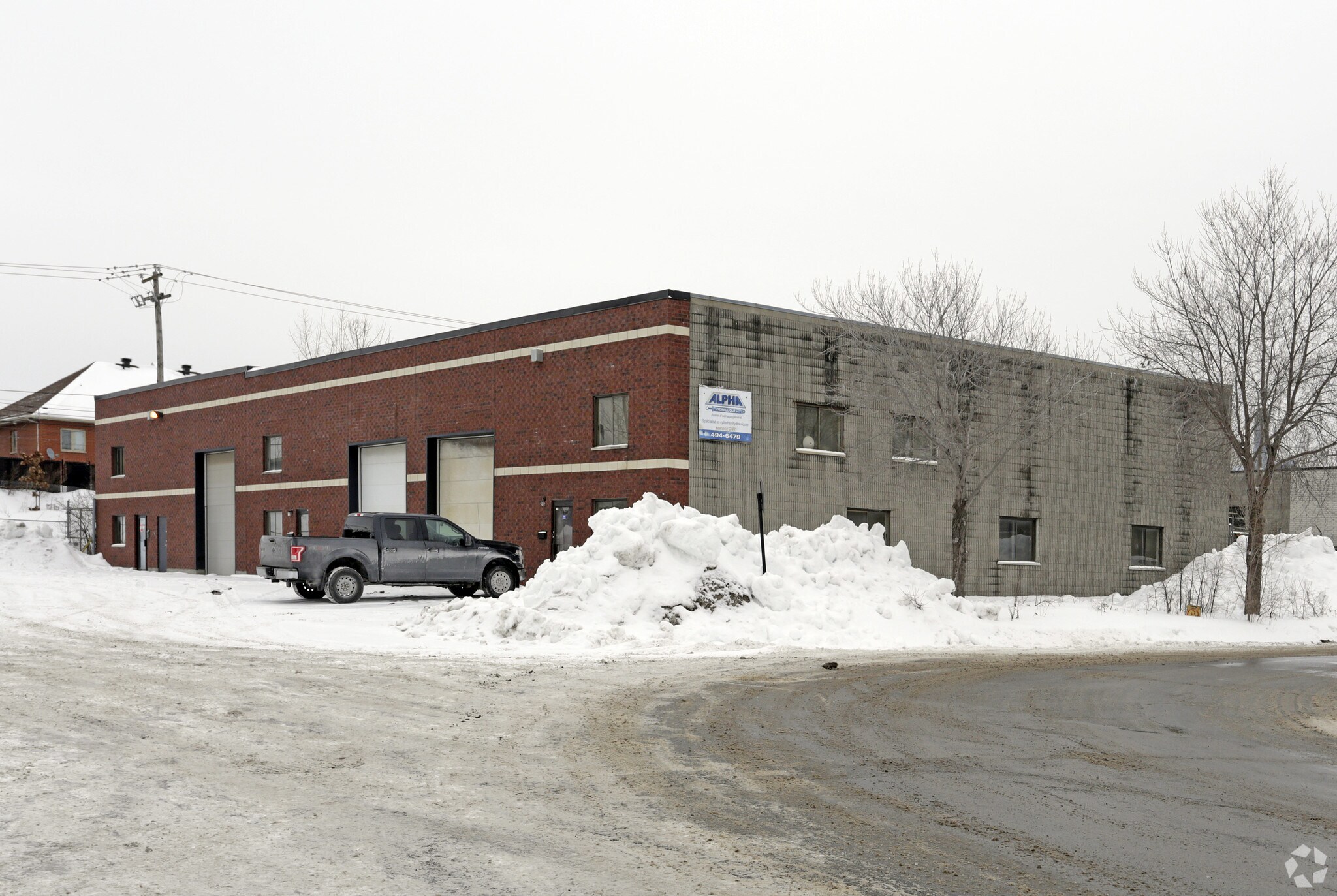 7470-7474 Av René-Descartes, Montréal, QC for lease Primary Photo- Image 1 of 5