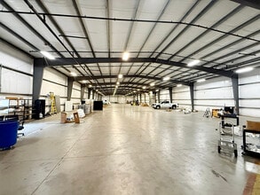 100 N FM 3083 Rd E, Conroe, TX à louer Photo intérieure- Image 2 de 10