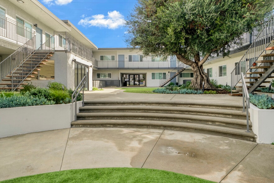 23805 Arlington Ave, Torrance, CA for sale - Building Photo - Image 3 of 19