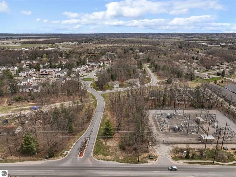 1 LaFranier rd, Traverse City, MI for sale - Building Photo - Image 3 of 9