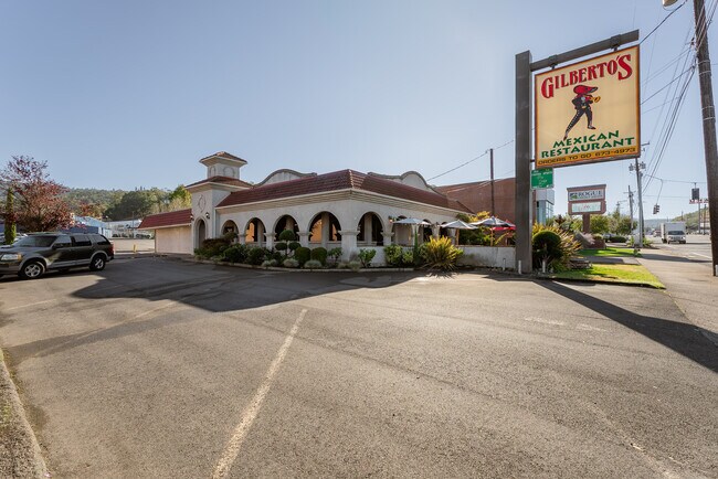 Plus de détails pour 1347 NE Stephens St, Roseburg, OR - Commerce de détail à vendre