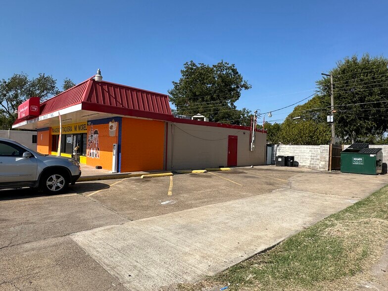 1821 Crestridge Dr, Mesquite, TX à vendre - Photo du bâtiment - Image 3 de 18