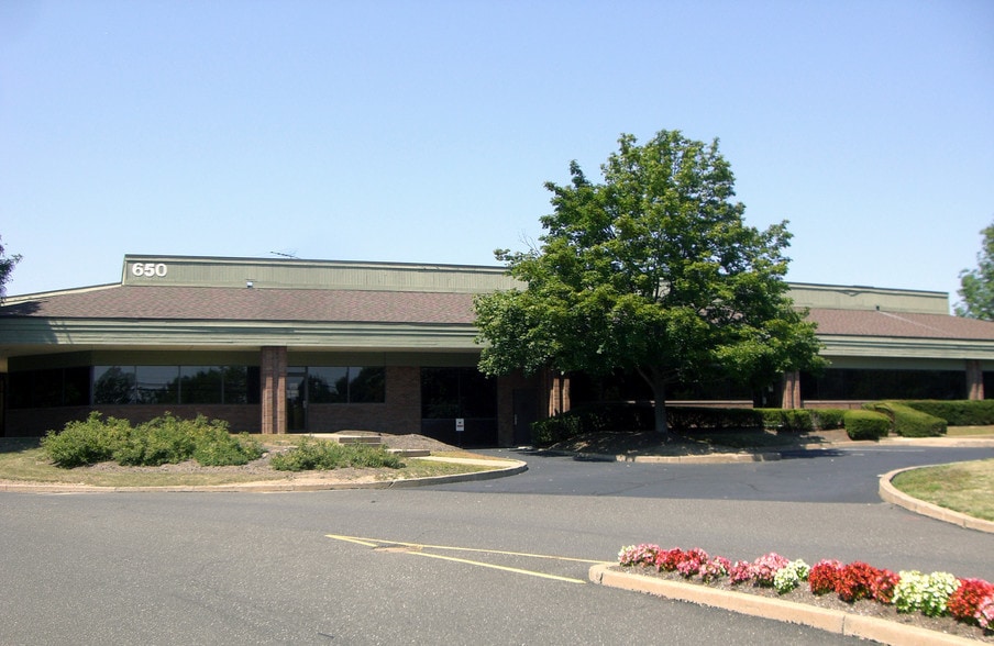 650 Dresher Rd, Horsham Township, PA for lease - Building Photo - Image 2 of 4