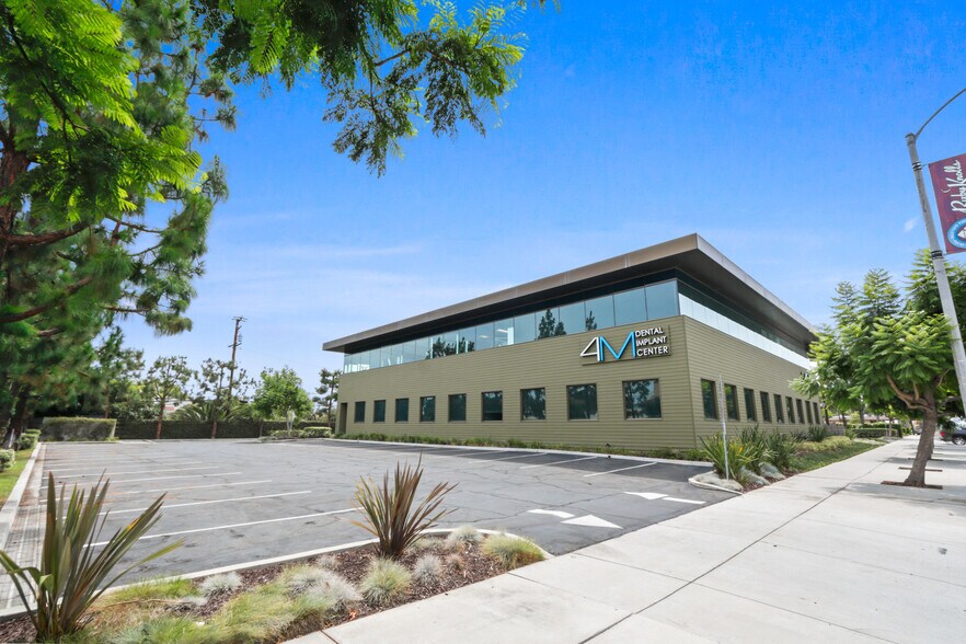 3918 Long Beach Blvd, Long Beach, CA à louer - Photo du bâtiment - Image 3 de 6