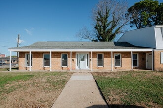 6124 Lexington Ct, Virginia Beach, VA à louer Photo du bâtiment- Image 1 de 19