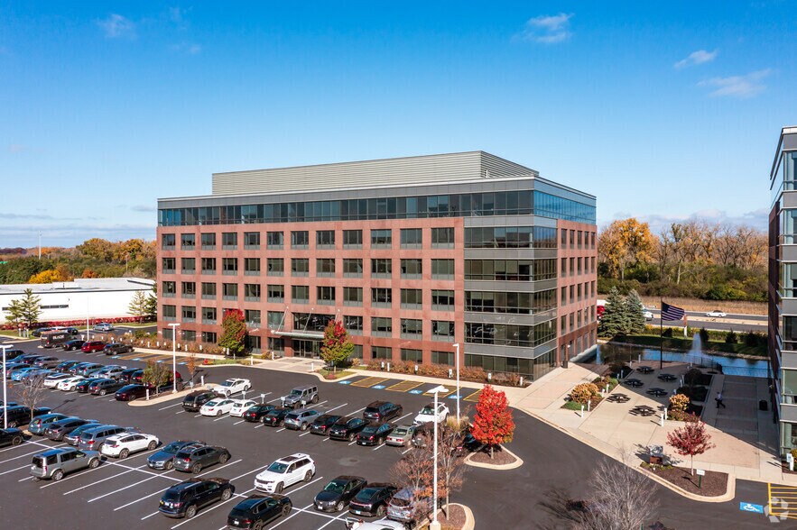 1033 Skokie Blvd, Northbrook, IL à louer - Photo du bâtiment - Image 2 de 14
