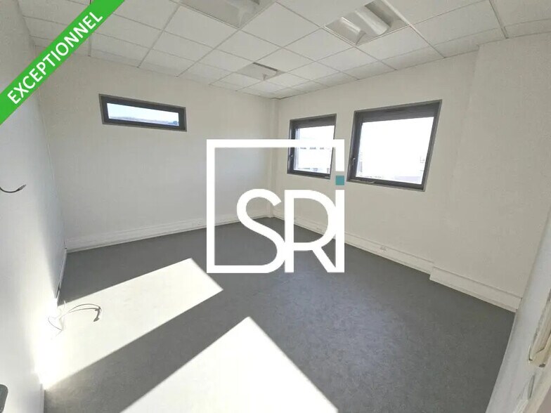 Office in Cournon-d'Auvergne for sale - Building Photo - Image 3 of 12