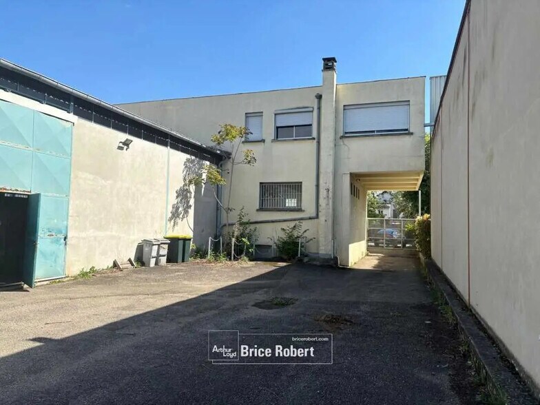 Local d'activités dans Décines-Charpieu à vendre - Photo du bâtiment - Image 3 de 6