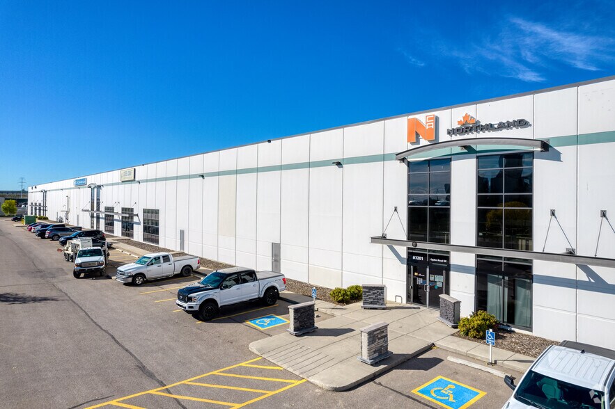 3201 Ogden Rd SE, Calgary, AB à louer - Photo du bâtiment - Image 2 de 12