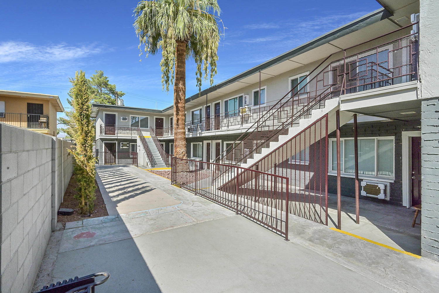 2413 Sunrise Ave, Las Vegas, NV à vendre Photo du bâtiment- Image 1 de 7