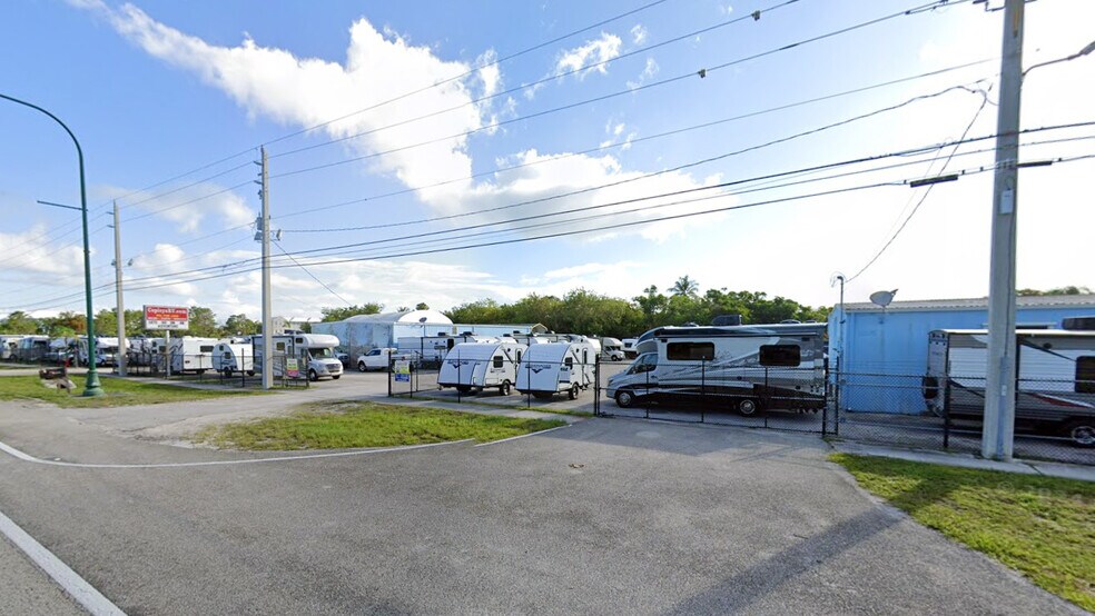 9805 SE Federal Hwy, Hobe Sound, FL à vendre - Photo du bâtiment - Image 2 de 2