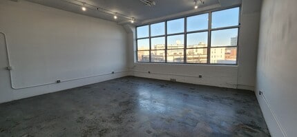 37-20 Northern Boulevard Blvd, Long Island City, NY for lease Interior Photo- Image 1 of 1