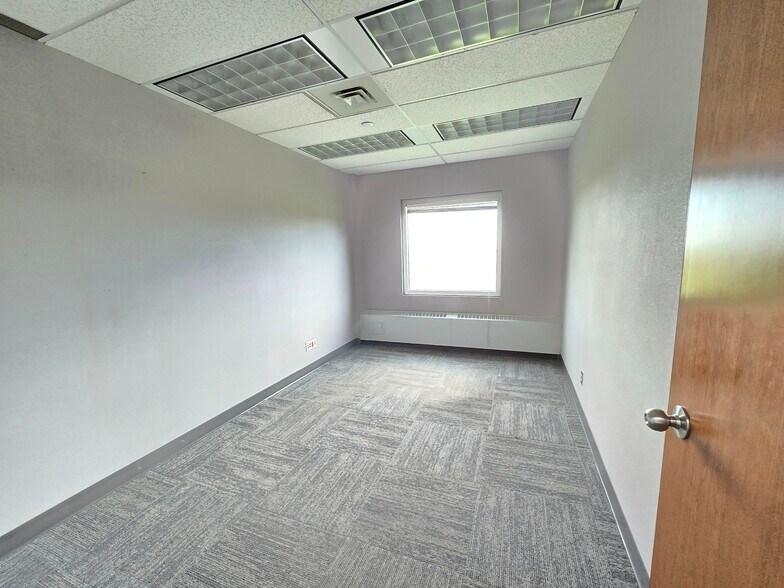 4512 46 St, Olds, AB à louer - Photo du bâtiment - Image 2 de 8