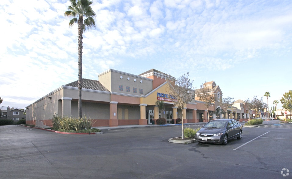 620-696 Blossom Hill Rd, San Jose, CA for lease - Primary Photo - Image 1 of 10