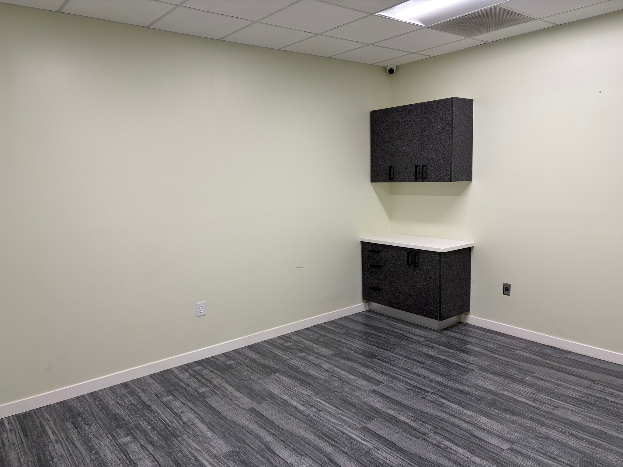 Main St, Corona, CA for lease Interior Photo- Image 1 of 6