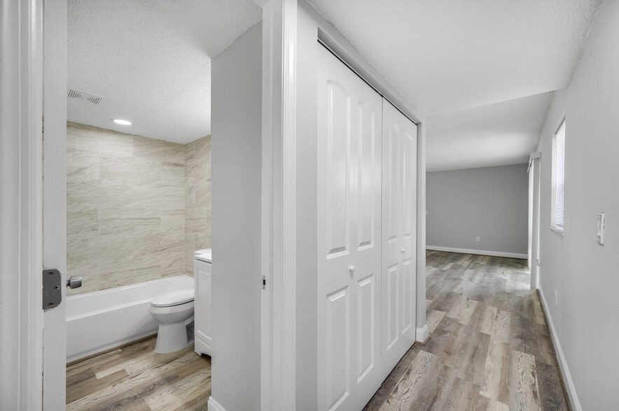 1295 Santa Rosa St, Clearwater, FL à vendre - Photo du bâtiment - Image 3 de 13