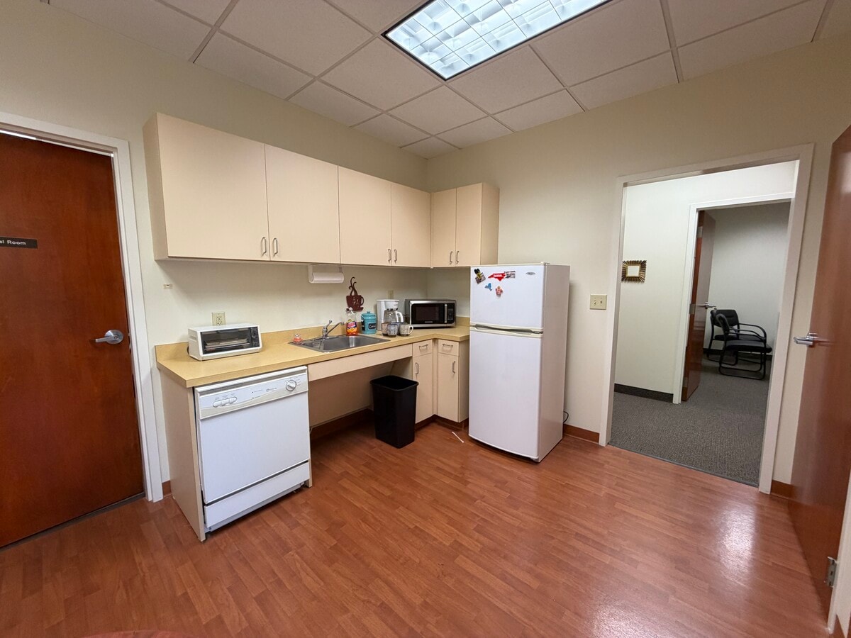 3810 N Elm St, Greensboro, NC 27455 - Unit 208 -  - Interior Photo - Image 2 of 5