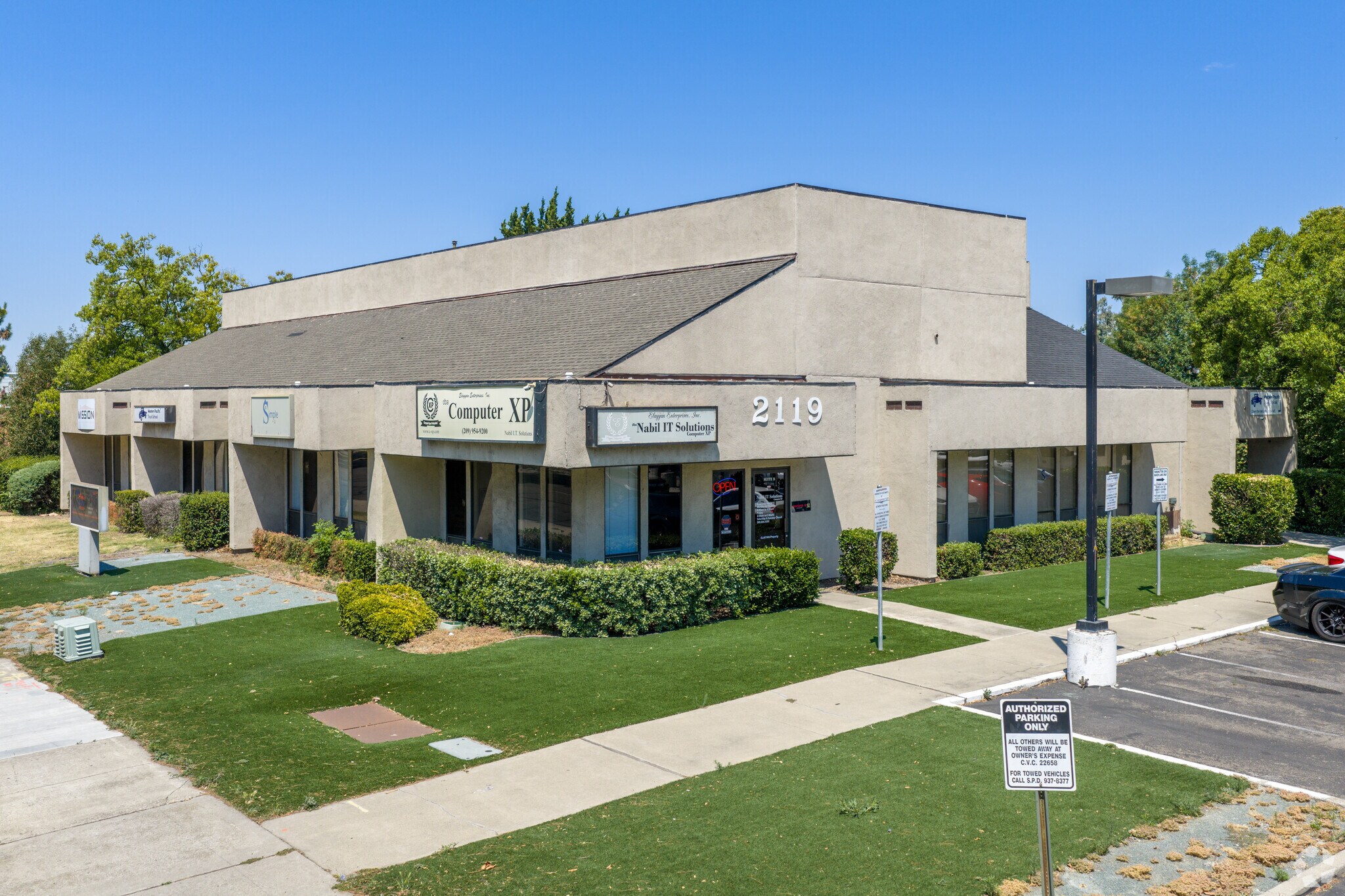 2111 W March Ln, Stockton, CA à louer Photo du bâtiment- Image 1 de 13