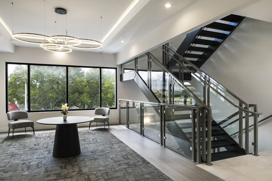 3080 Tamiami Trl E, Naples, FL à louer - Photo intérieure - Image 1 de 11