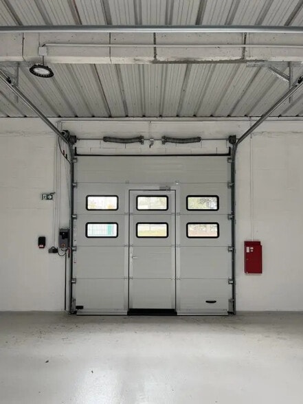 Industrial in Maurepas for sale - Interior Photo - Image 3 of 13