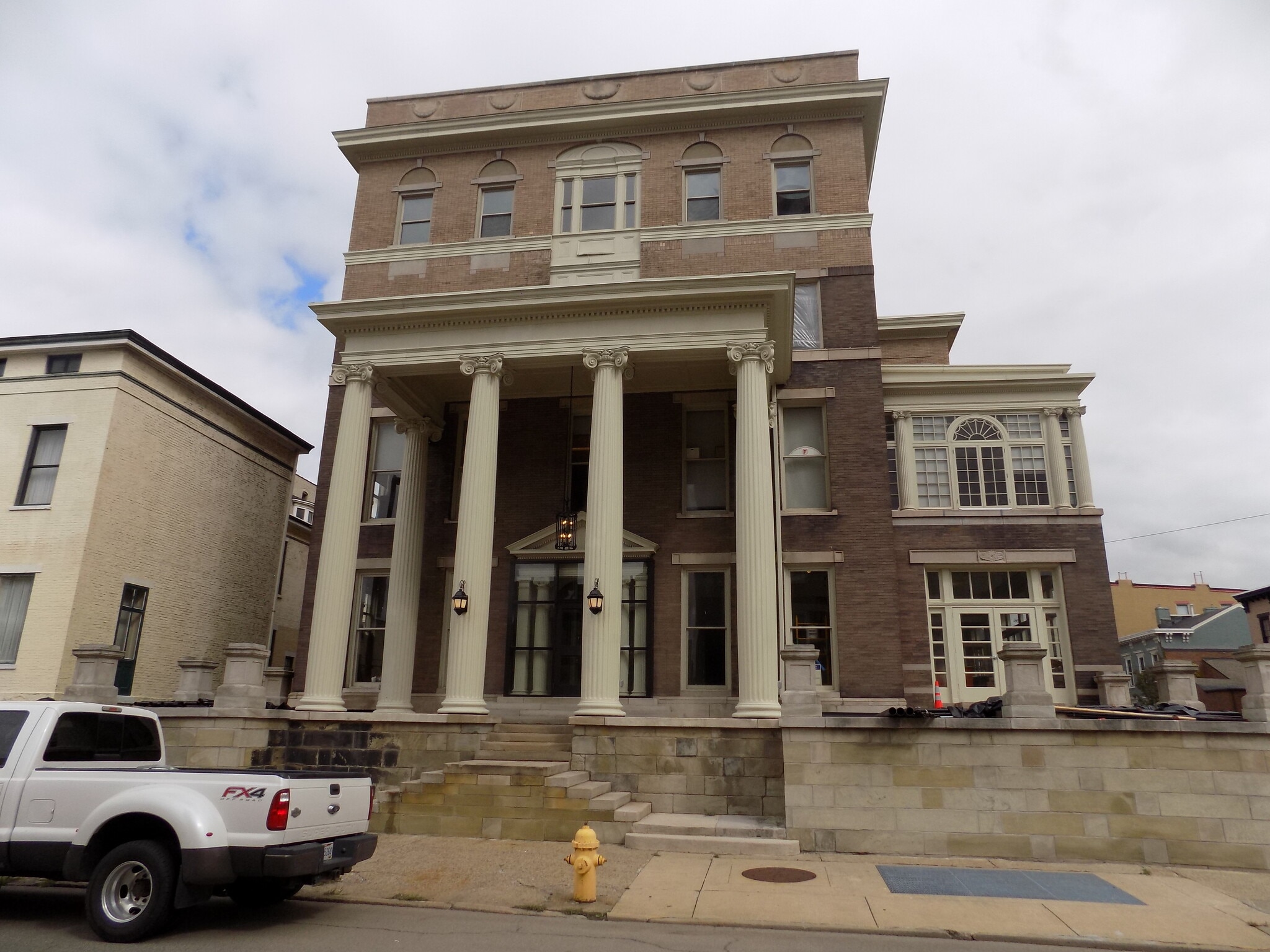 1324 Chapline St, Wheeling, WV for lease Interior Photo- Image 1 of 9