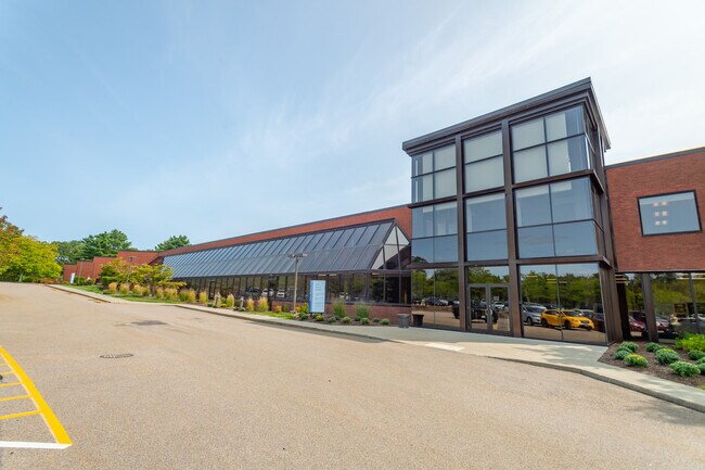 Plus de détails pour 575 West St, Mansfield, MA - Local d'activités à louer