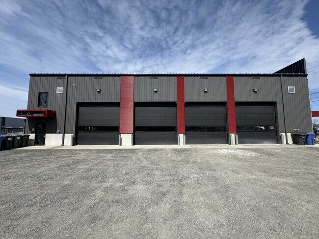 More details for 21A-21B Rue Des Metiers, Lavaltrie, QC - Industrial for Lease