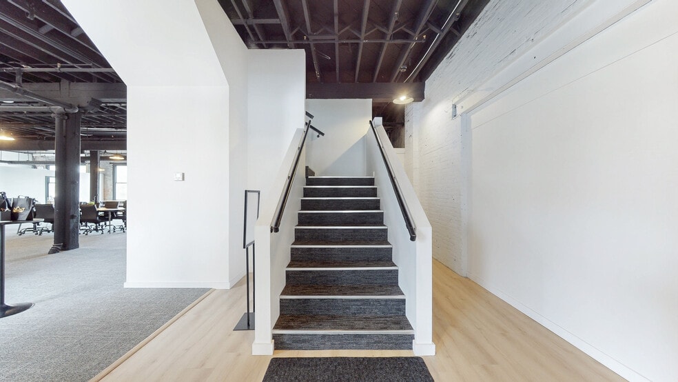 2111 Center St, Cleveland, OH for lease - Building Photo - Image 2 of 39