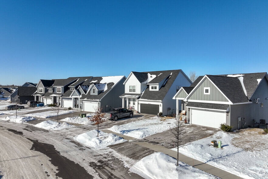 7343 Walnut Grove Ln N, Maple Grove, MN à vendre - Photo du bâtiment - Image 3 de 5
