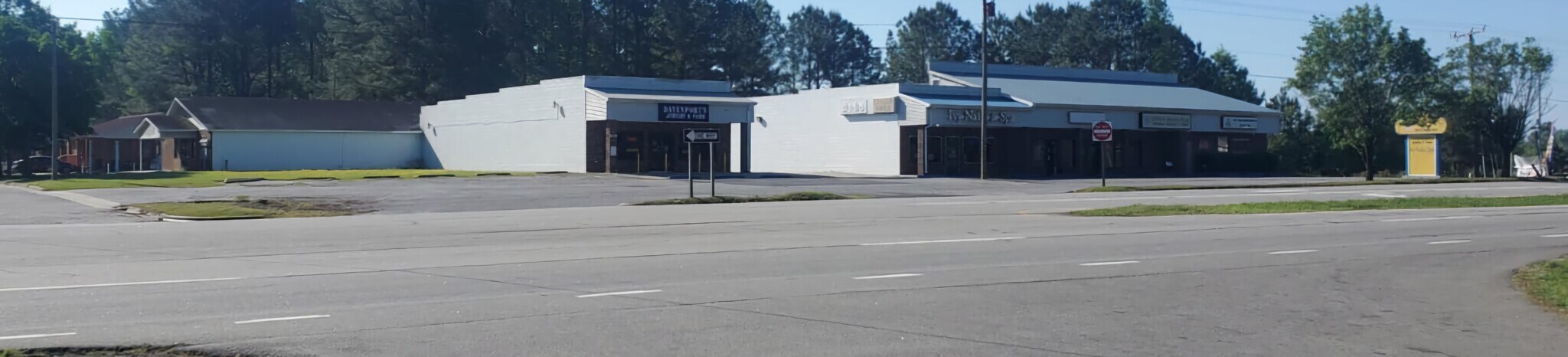Roanoke Shoppes portfolio of 2 properties for sale on LoopNet.ca Building Photo- Image 1 of 3