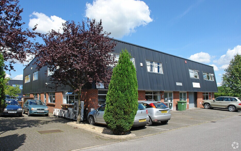 Newbury Rd, Kingsclere à louer - Photo du bâtiment - Image 1 de 2