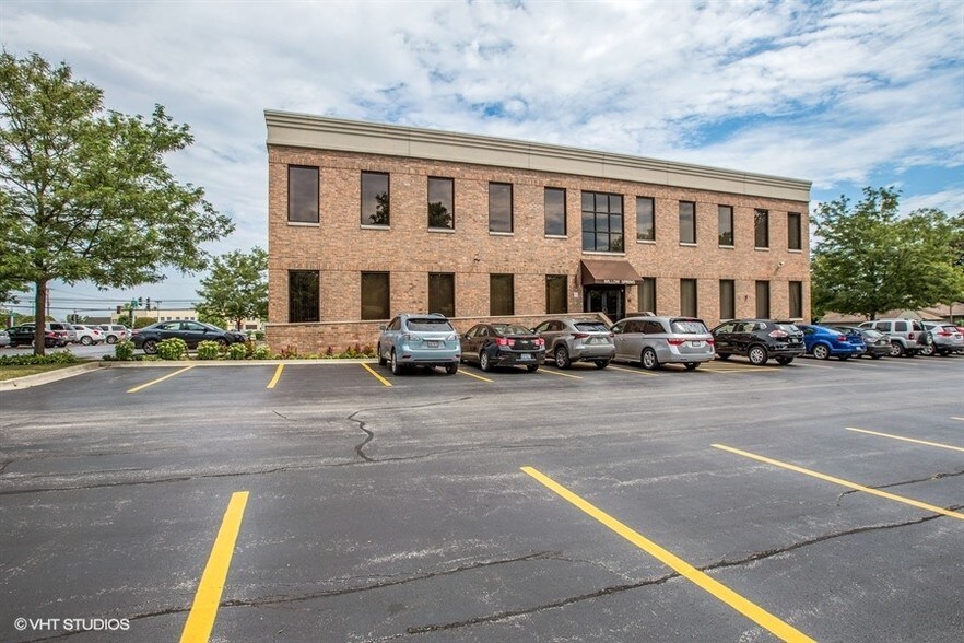 333 E Route 83, Mundelein, IL à louer - Photo du bâtiment - Image 3 de 26