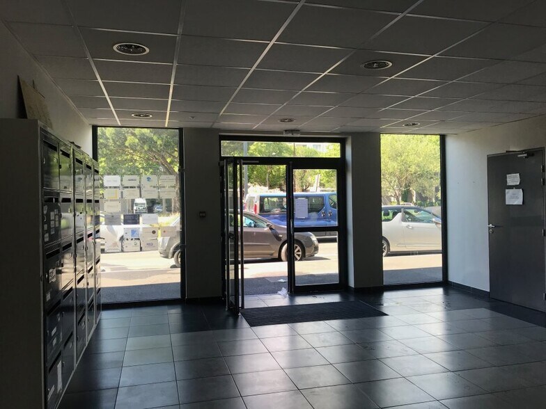 Office in Avignon for sale - Lobby - Image 3 of 7