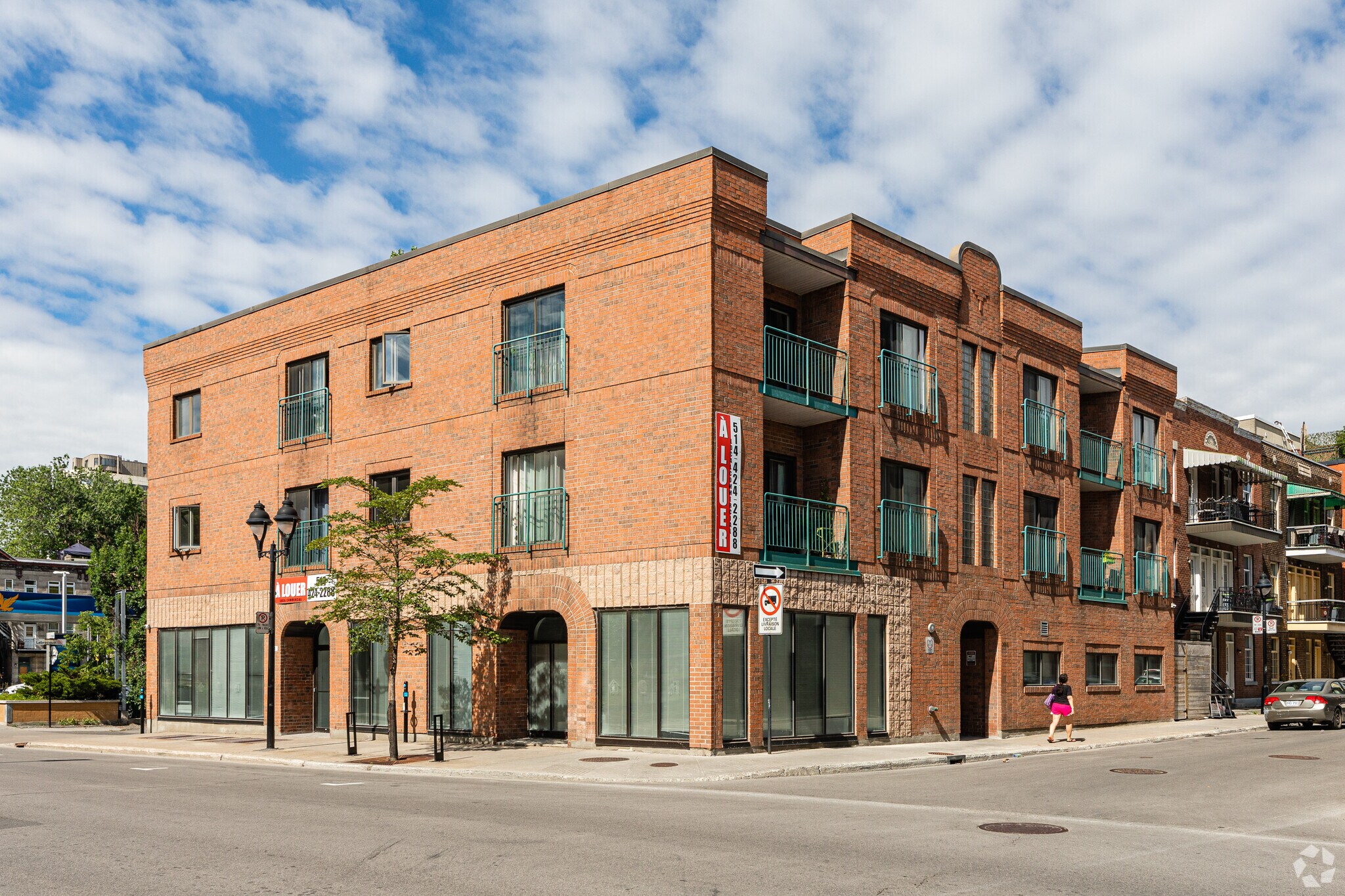 923-933 Rue Ontario E, Montréal, QC for lease Primary Photo- Image 1 of 5