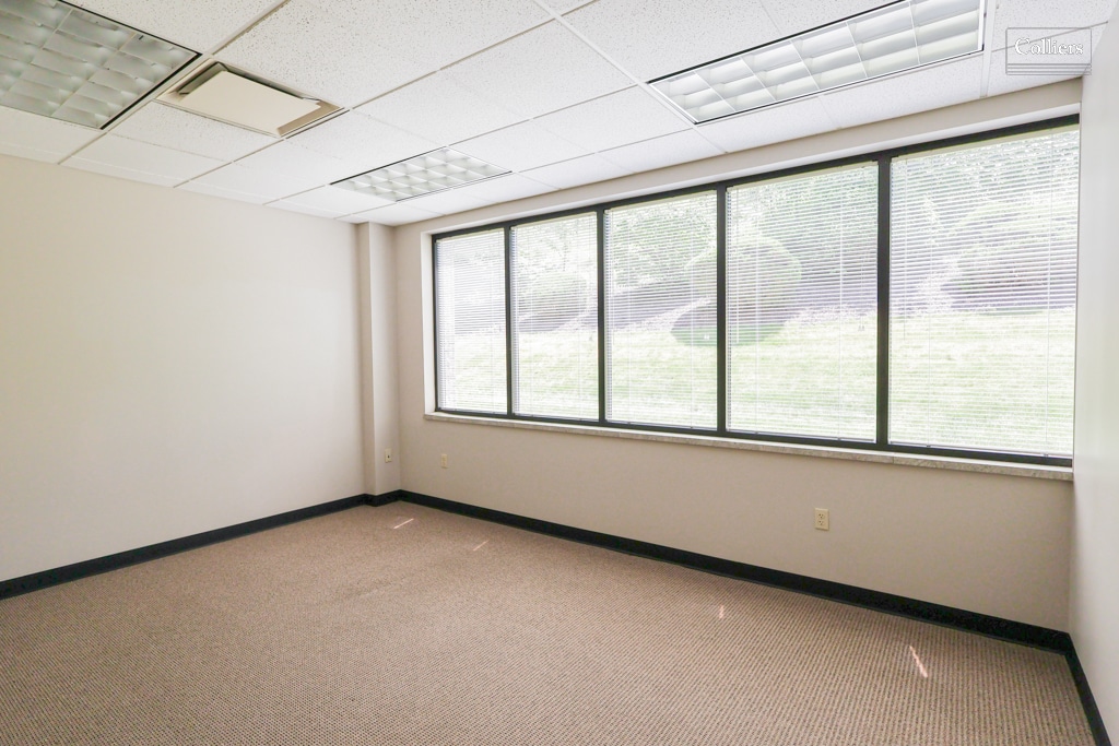 11 Grandview Cir, Canonsburg, PA for lease Interior Photo- Image 1 of 5