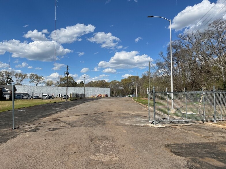 660 Bessemer Super Hwy, Birmingham, AL à vendre - Photo du bâtiment - Image 2 de 15