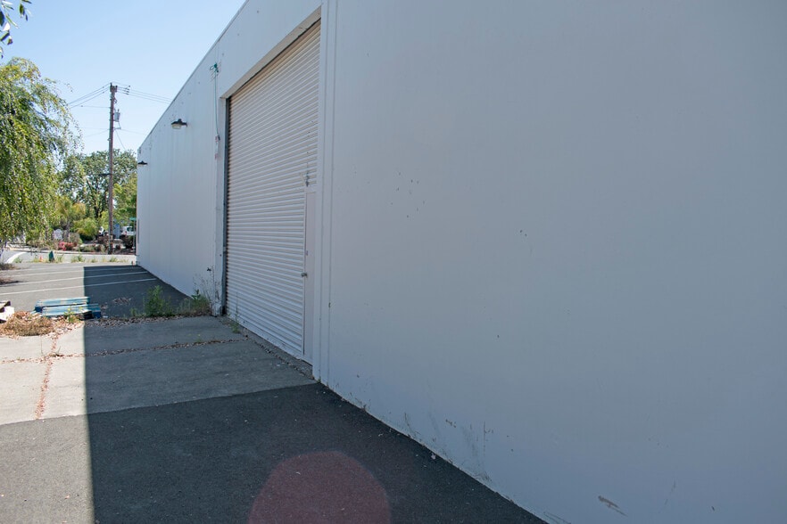 2111 Bluebell Dr, Santa Rosa, CA for sale - Building Photo - Image 3 of 10