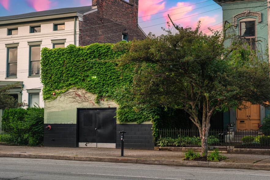 614 E Market St, Louisville, KY for lease - Building Photo - Image 2 of 4