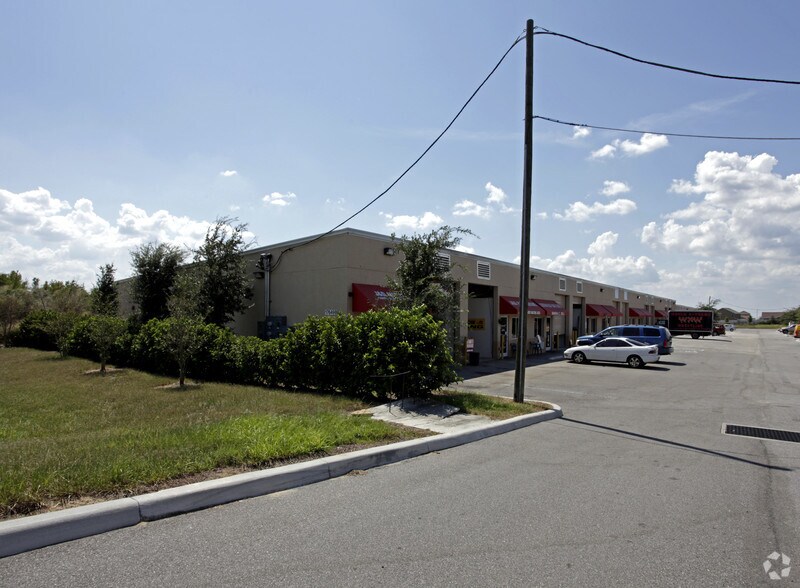 17649 Us-27 Hwy, Clermont, FL à louer - Photo du bâtiment - Image 3 de 3