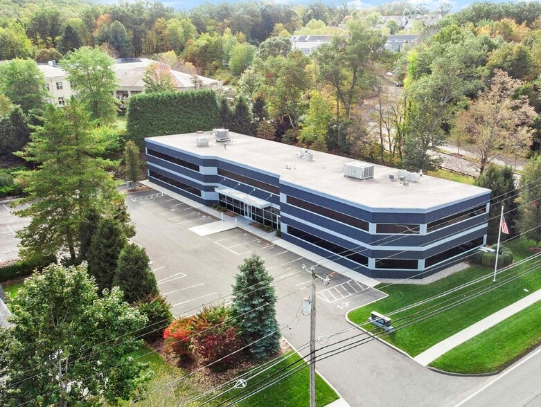 650 Danbury Rd, Ridgefield, CT à vendre - Photo du bâtiment - Image 3 de 24