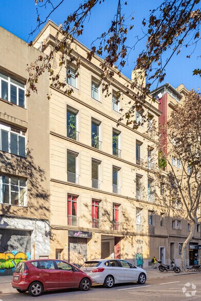 Carrer de Llull, 109, Barcelone, Barcelona à louer - Photo du bâtiment - Image 2 de 4