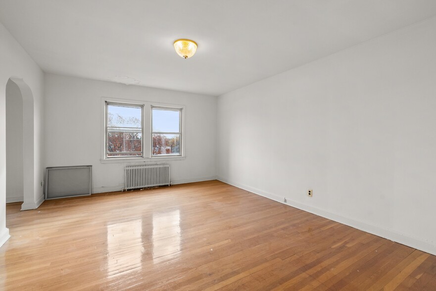 3867 Alabama Ave SE, Washington, DC à vendre - Photo du bâtiment - Image 3 de 9