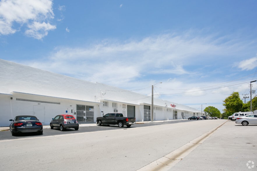 301-395 NE 59th St, Miami, FL for lease - Building Photo - Image 2 of 90