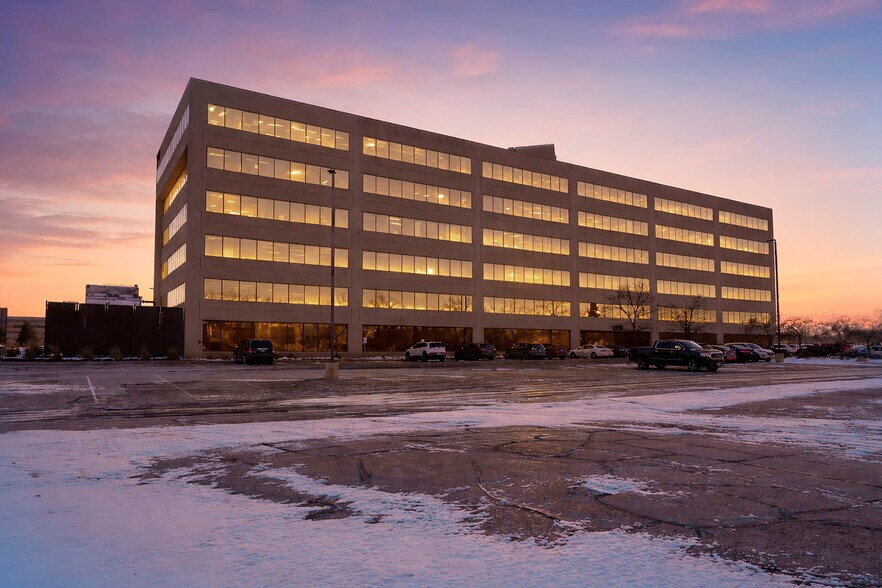 7301 Ohms Ln, Edina, MN for lease - Primary Photo - Image 3 of 7